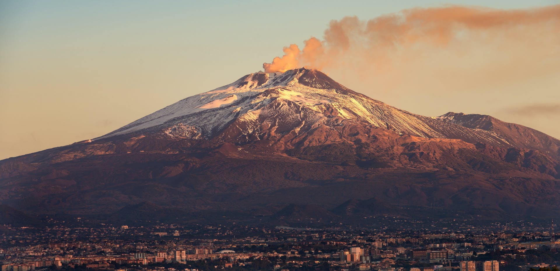 Vulkaner - Hvad er en vulkan og hvordan opstår vulkanudbrud? | Illvid.dk