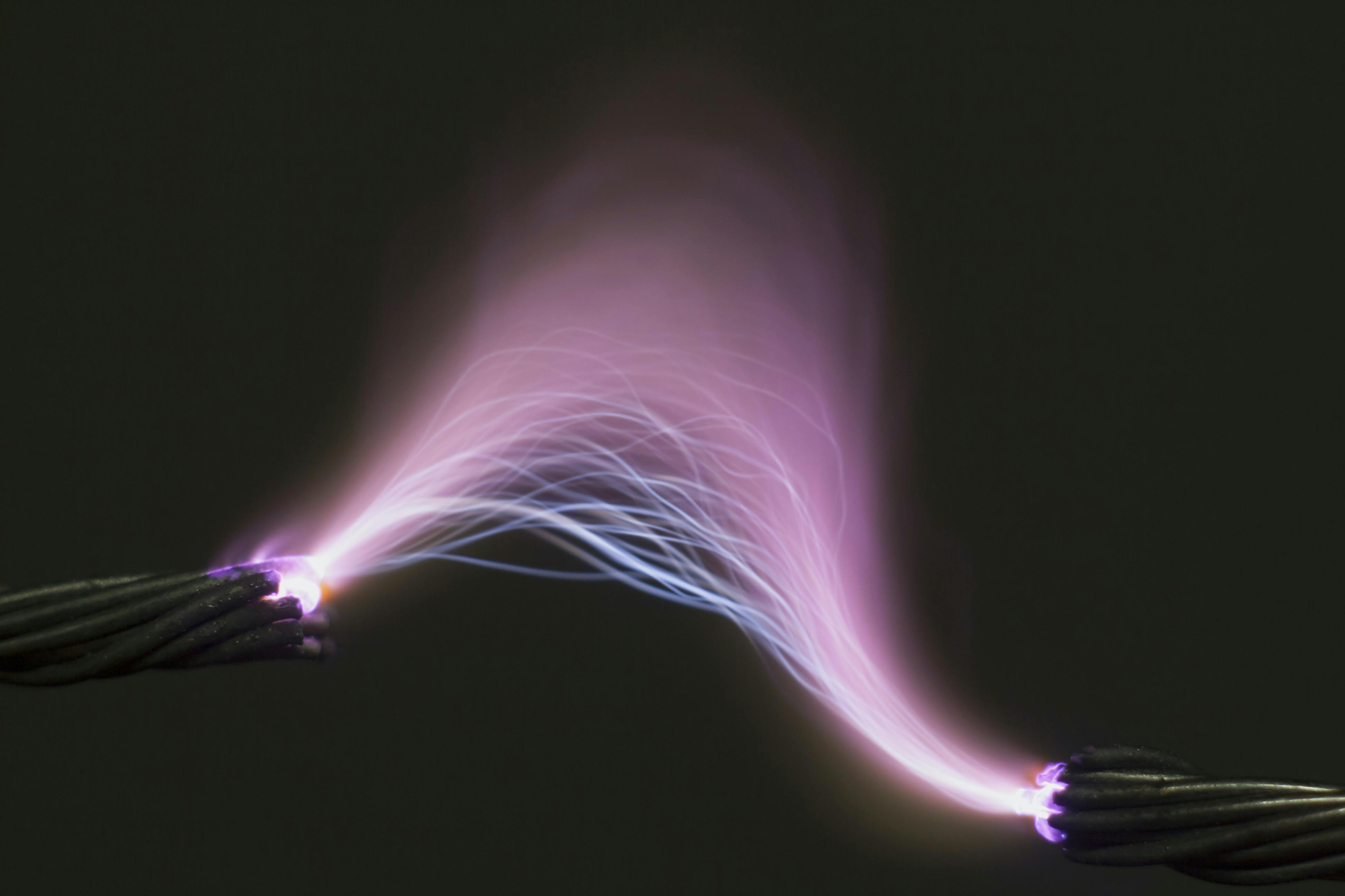 Strøm - Hvad er elektrisk strøm, og hvordan skaber man elektricitet ...