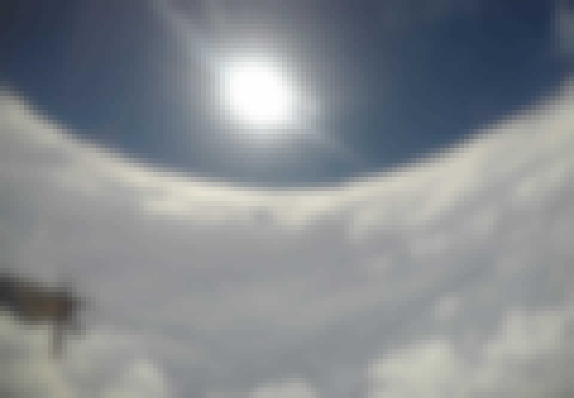 Lentokone lentää Dorian-hirmumyrskyn silmän läpi. Lentokone lentää Dorian-hirmumyrskyn silmän läpi.