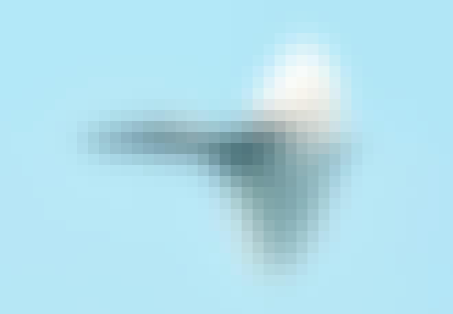 Fly overskrider lydens hastighed. Fly overskrider lydens hastighed.