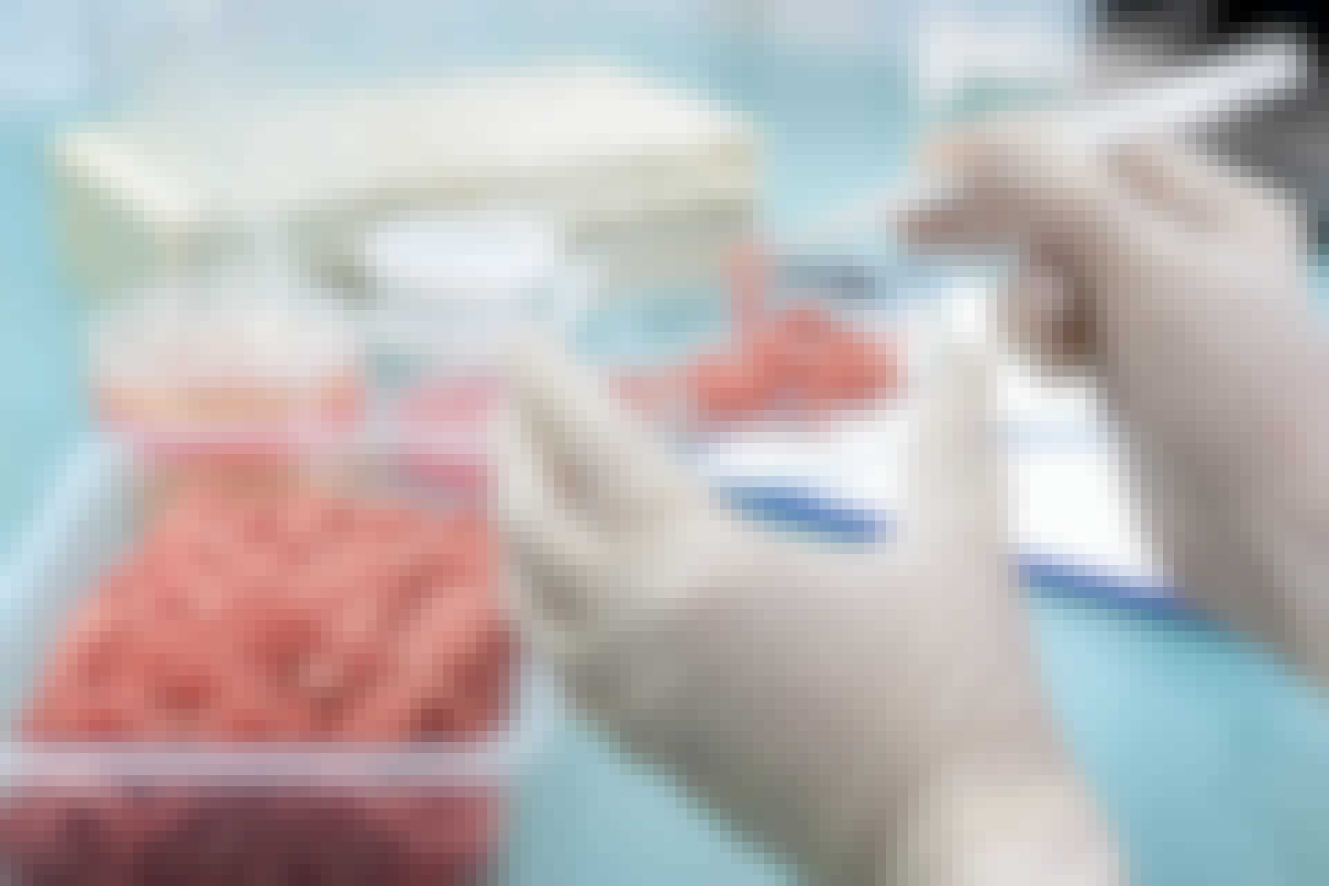 Kød i petri skål i laboratorie Kød i petri skål i laboratorie