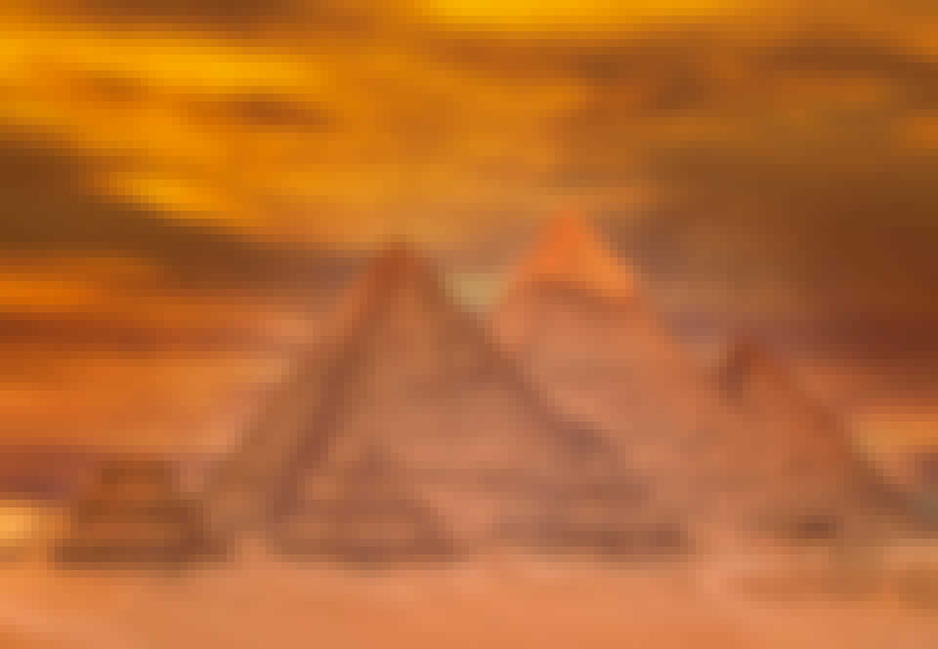 Pyramider-i-Egypten Pyramideja-oranssi-tausta