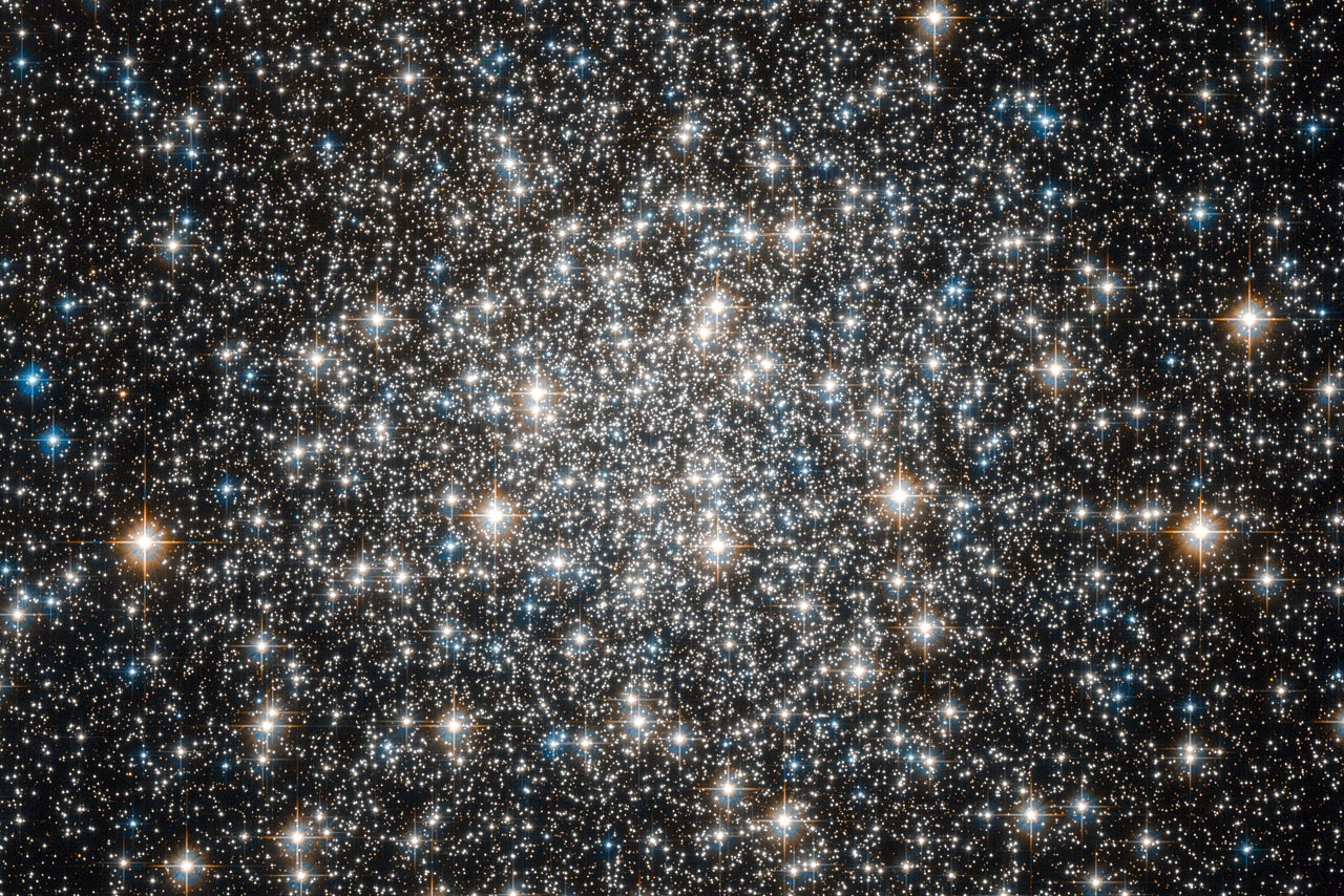 Exploring Messier 10: A Magnificent Globular Star Cluster in Spring and Summer