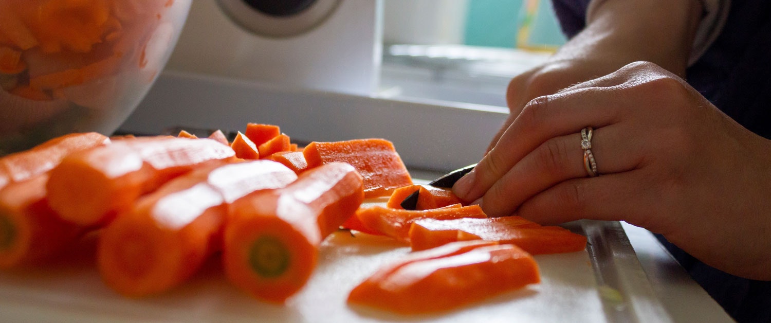 A cutting board can contain millions of unwanted particles