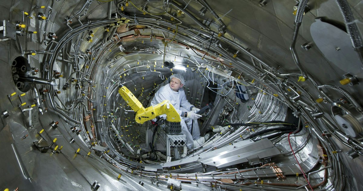 Rocking Reactor Five reactors fight for fusion | scienceillustrated.com
