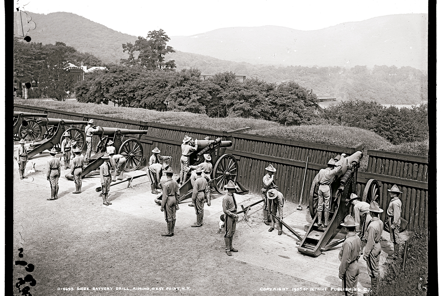 Tyumendagi lezbiyenlarning elonlari Azo pastga egilgan