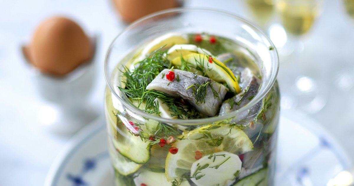 Labre Sild Få opskrift på sild med agurk, peberrod og citron her | woman.dk